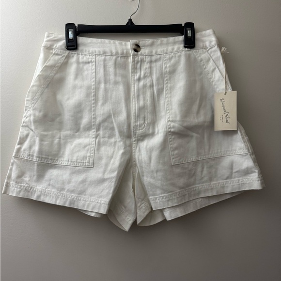 Universal Thread White Cargo Shorts Relaxed Fit - Picture 1 of 4